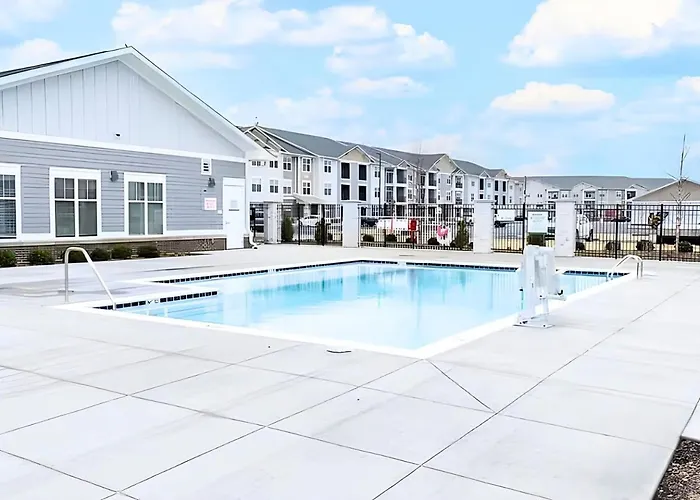 Irie Living Divine Kg 2Bd Gym Pool Brand New